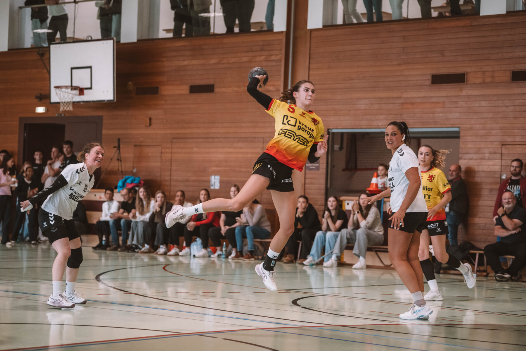 20251115_Damen1-Muotathal-MythenShooters_SalomeKüttel_Handball_FotografLarsSchwarzentruber